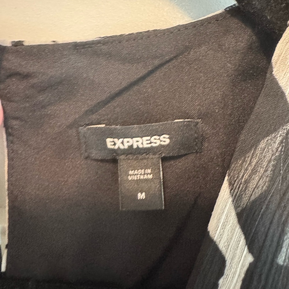 Express Monochrome Patterned Garment - image 4